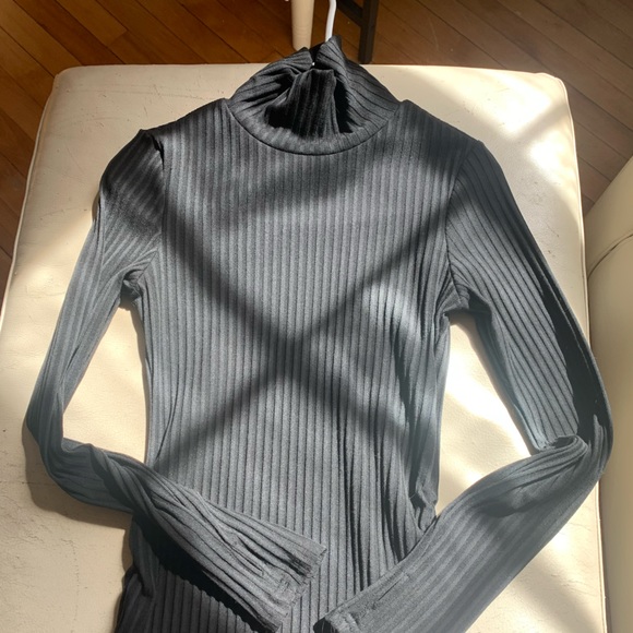 Dazy turtleneck, long sleeve black dress, flattering silhouette! - Picture 2 of 7